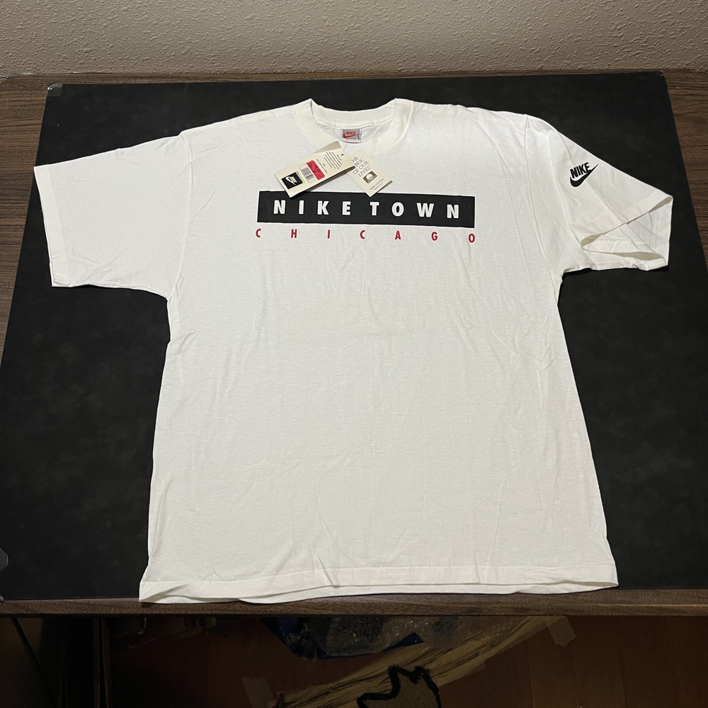 Vintage Niketown Nike Shirt Mens Large White Chicago Spell Out Swoosh 90s USA